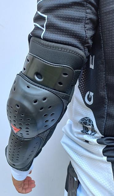 Oprema za bicikliste: Set protektora DAINESE za kolena i laktove - Komplet sadrži: par — 11