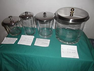 Ostali medicinski proizvodi: Posude za vatu gazice blaznice tupfere . Kao sa slika . polovno — 9