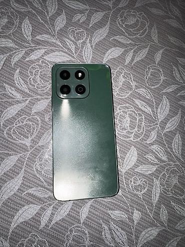hile mobile: Yaşıl rəngli smartfon Xüsusiyyətlər: - Arxa tərəfdə kvadrat modulda 4 — 1