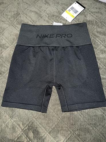 sorcevi prodaja: Nike Pro Seamless High Rise
5inch Shorts vel. S 
IF — 4