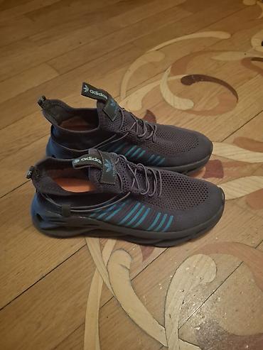 adidas krasovka: Adidas idman ayaqqabısı 42 olcu 200 manata alinib - Model: şnürlü — 1