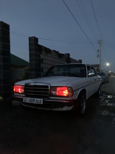 мерс 170: Mercedes-Benz W123: 1981 г., 2.3 л, Механика, Бензин, Седан
