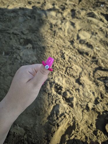 Üzüklər: Muncuqlu üzükler bürclerle cütü 1 manat,sadesi 0,50 qepik.her rengi — 21