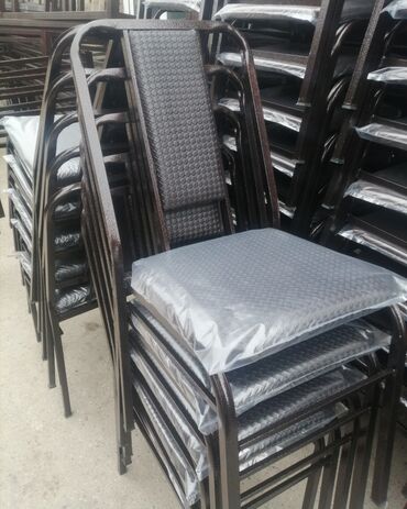 Restoran mebeli: Stulllar 13manatdan başlayır 60manata qeder. Keyfiyyətə görə qiymət — 9