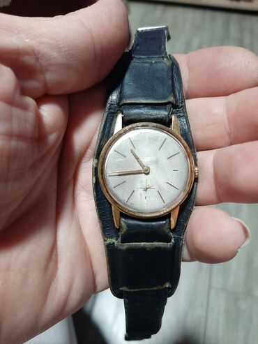 Ručni satovi: Stari sat ispravan tacno radi neznam koja je marka u pitanju nepise u — 9
