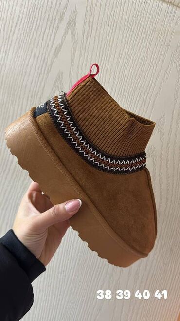 Ugg obuća: Ugg čizme — 28