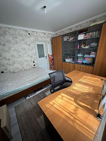 Продажа коттеджей и домов: 🏡 Продаётся уютный 4-к дом в📍ж/м Ак-Ордо 2 ✨ Основные характеристики — 6