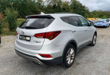 Hyundai: Hyundai Santa Fe – gümüşü rəngdə, geniş və rahat SUV. Əsas — 6