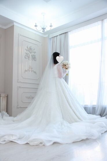 свадебное платье и костюм: Продается свадебное платье.Турция.Размер 46-48.Б/У.Цена договорная