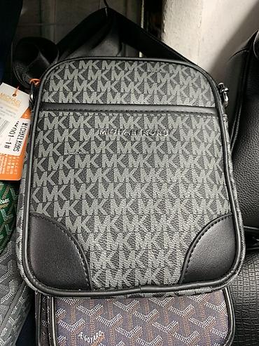 Сумка через плечо Michael Kors - Компактная форм-фактор