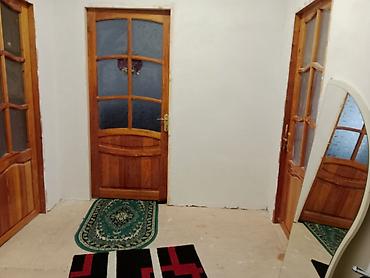 qax ev: Ev Bülbülədə 140 və 79 nömrəli məktəbin yanında imamzadə tərəfdə 2 — 4