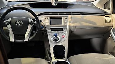 Toyota: Toyota Prius: 2012 г., 1.8 л, Вариатор, Гибрид, Хэтчбэк — 8