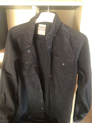 Köynəklər: Köynəklər hamisi bahalidi geyilmədiyindən satilir.3,4 dəfə — 8