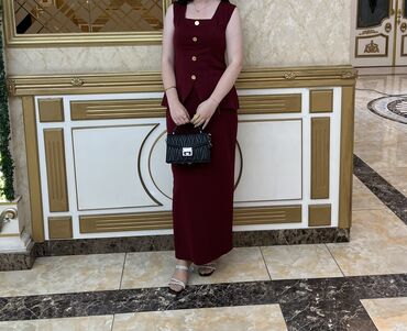 Köynək və bluzalar: 1 dəfə toya geynilib. 80 manata tikilib. 50 aznə satılır