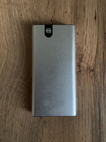 блок питания для телефона: Портативный аккумулятор (power bank) 10000 mAh - Емкость: 10 000 мА·ч