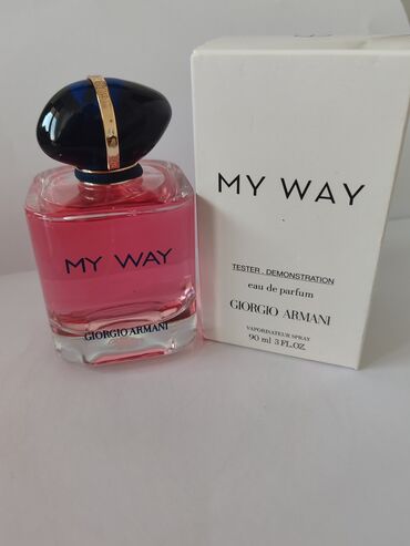 crne farmerke ženske: My Way od Giorgio Armani je cvjetni miris za žene. My Way je