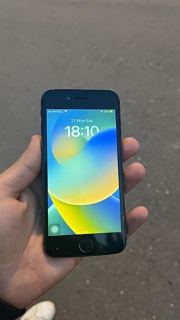 pleystein 3: IPhone SE 2020, 64 GB, Qara, Qırıq — 1