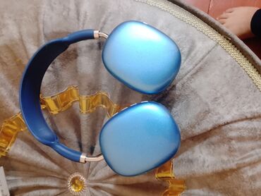 mi airdots qiymeti: Mavi rəngli over‑ear qulaqlıq - Üzərində yumru, metalik mavi kasalar