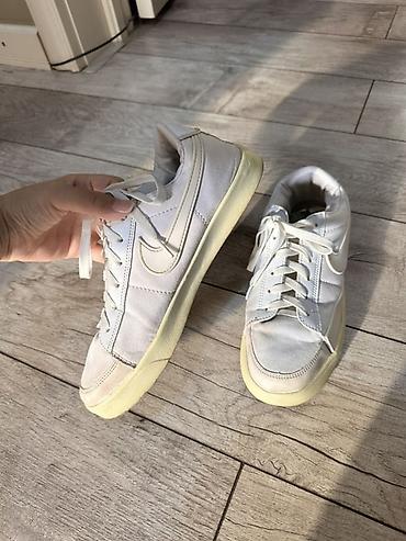 Кроссовки Nike, размер 38-39 Детали: - цвет: белый/молочный - низкий