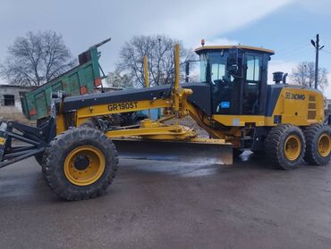 трактор 82 2: АРЕНДА Автогрейдер XCMG GR1905T жёлтого цвета. Модель оснащена отвалом