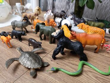 Игрушки: Игрушки животные зоопарк. все в отличном состоянии. цена за одну — 9