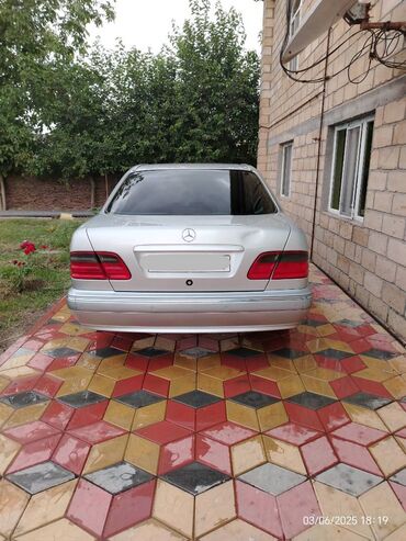 Mercedes-Benz: Mercedes-Benz E 240: 2.6 l | 2000 il Sedan — 7