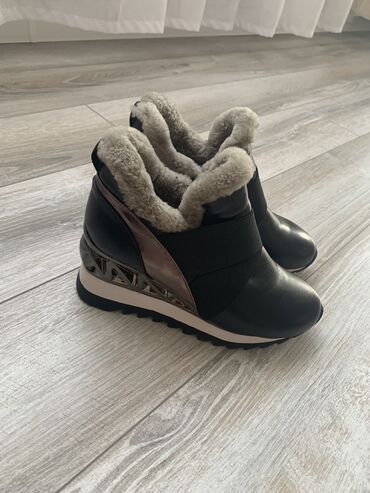 лининг кроссовки женские цена: Сапоги, 37, цвет - Черный, Ideal Shoes