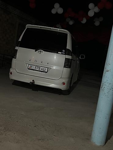 Voyah: Toyota Voxy: 2003 г., Минивэн — 2