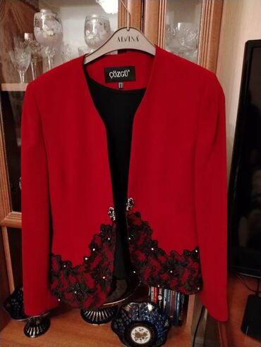 toy donlari: Brend: Çözgü Dəst: qara uzun paltar + qırmızı jaket - Jaket: qırmızı