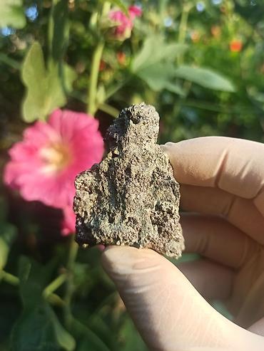 qizil qiymet: Nadir tapılan Qızılı görünüşdə Xalkopirit ( ChalcoPyrite ) daşı 💎 ✨ 🧐 — 4
