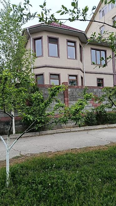 Продажа коттеджей и домов: Двухэтажный дом с огороженным участком и коваными воротами угловое — 5