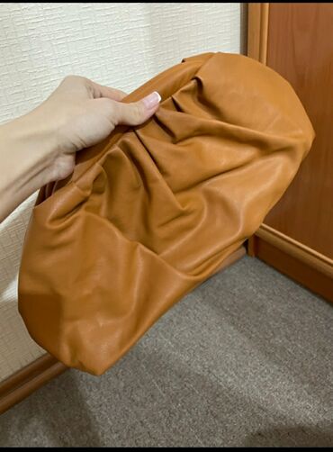 24 объявлений | lalafo.kg: Новая сумка пельмешка. Мягкая кожа на ощупь очень приятная Не