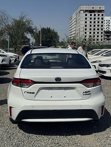 byd e1: Toyota Corolla: 2023 г., 1.8 л, Вариатор, Гибрид, Седан — 6