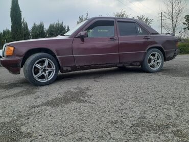 Mercedes-Benz: Mercedes-Benz 190 (W201): 2 l | 1992 il Sedan — 9