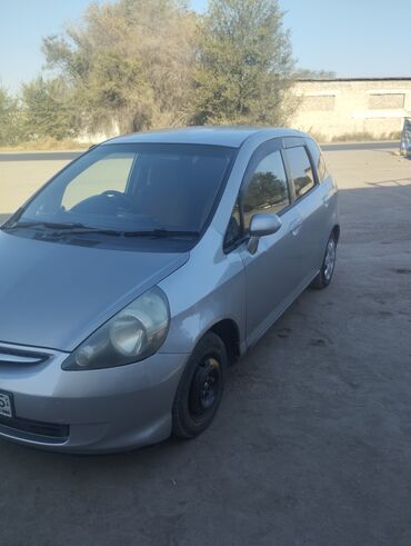дом на колесах купить бу: Honda Fit (серебристый хэтчбек, правый руль), абалы жакшы, вложение