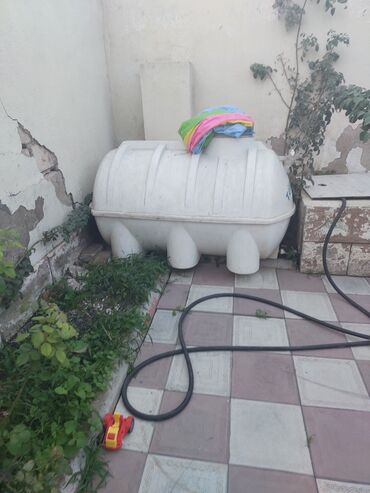 Boçkalar və çəlləklər: Bak, Plastik, 1000 l l, İşlənmiş, Ödənişli çatdırılma