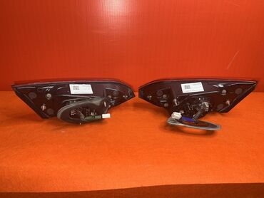 Стоп-сигналы: Комплект стоп-сигналов Toyota 2018 г., Б/у, Оригинал — 6