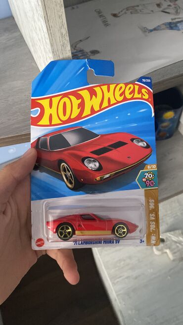 oyuncaq qutusu: Hot wheels Hotwheels