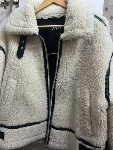 Digər qadın geyimləri: ZARA brendinə məxsus, "teddy" tipli bu uniseks jaket, yumşaq və sıx