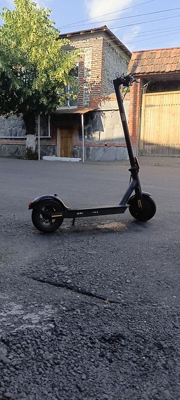 explore viva samokatlar: Riley elektrik skuter - Rəng: qara, narıncı detallarla - Güclü ön far — 8