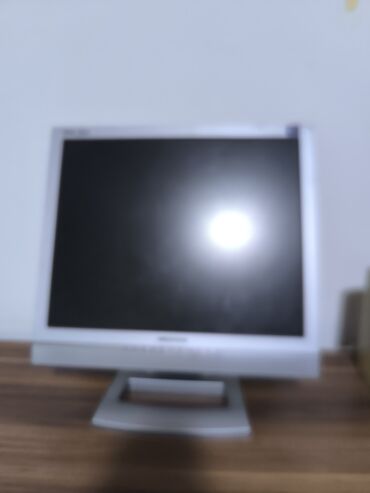 Računari, laptopovi i tableti: Prodajem kompjuter sa monitorom kao nov