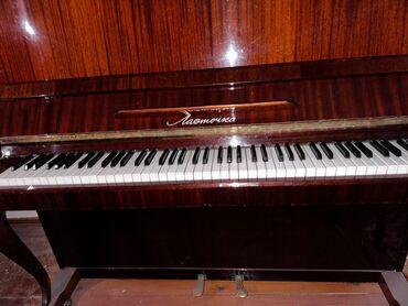 pianino satilir: Piano, Ünvandan götürmə