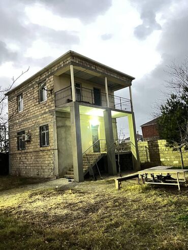 Uzunmüddətli kirayə mənzillər: Geniş və işıqlı otaqlar, taxta döşəmələr və pəncərələrdə jalüz — 10