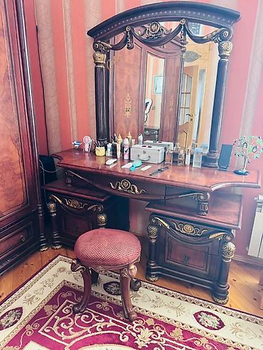 Mebel: Klassik üslubda yataq otağı mebel dəsti Tərkibi: - 4 qapılı iri — 4