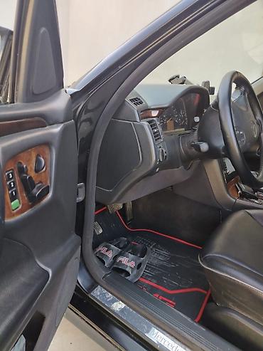 Mercedes-Benz: Mercedes-Benz E-Class: 3.2 l | 2002 il Sedan — 7