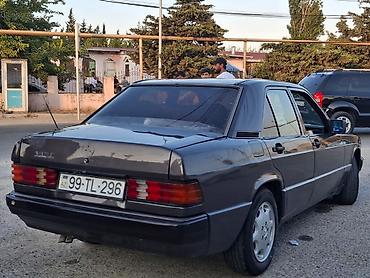 mercedes satilir: Mercedes-Benz 190 (W201) sedan təqdim olunur. Avtomobil klassik və — 1
