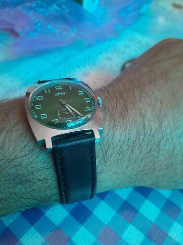 Спецодежда: Часы "Командирские " и "ЗИМ" механические. советский. по 6000 сом.цена — 8