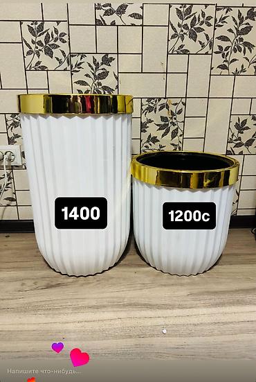 Горшки для растений: Горшки белые круглые цены написаны .адрес село Кок жар, Сейтек 7 — 9