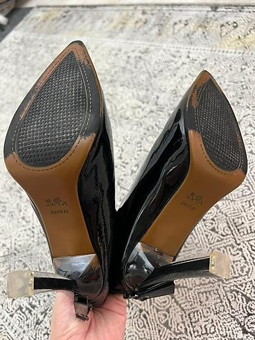 Ботинки и ботильоны: Женские ботильоны из лакированной натуральной черной кожи — 7