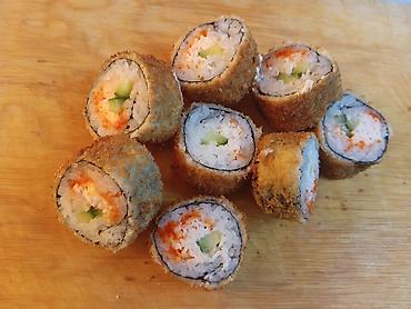 Готовые блюда, кулинария: Сеты роллов и суши - Классические и запечённые роллы: с лососем — 11